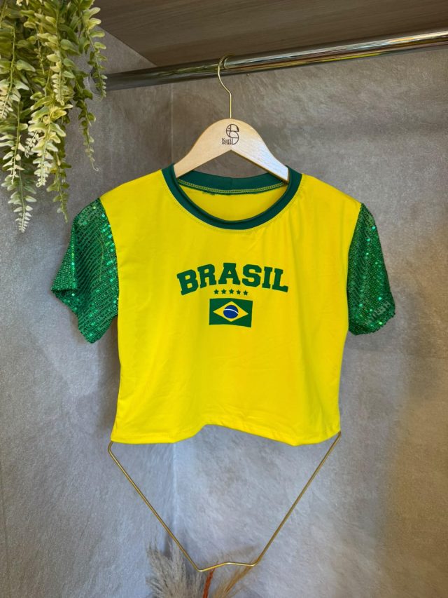 CAMISETA COM  PAETE KAMI